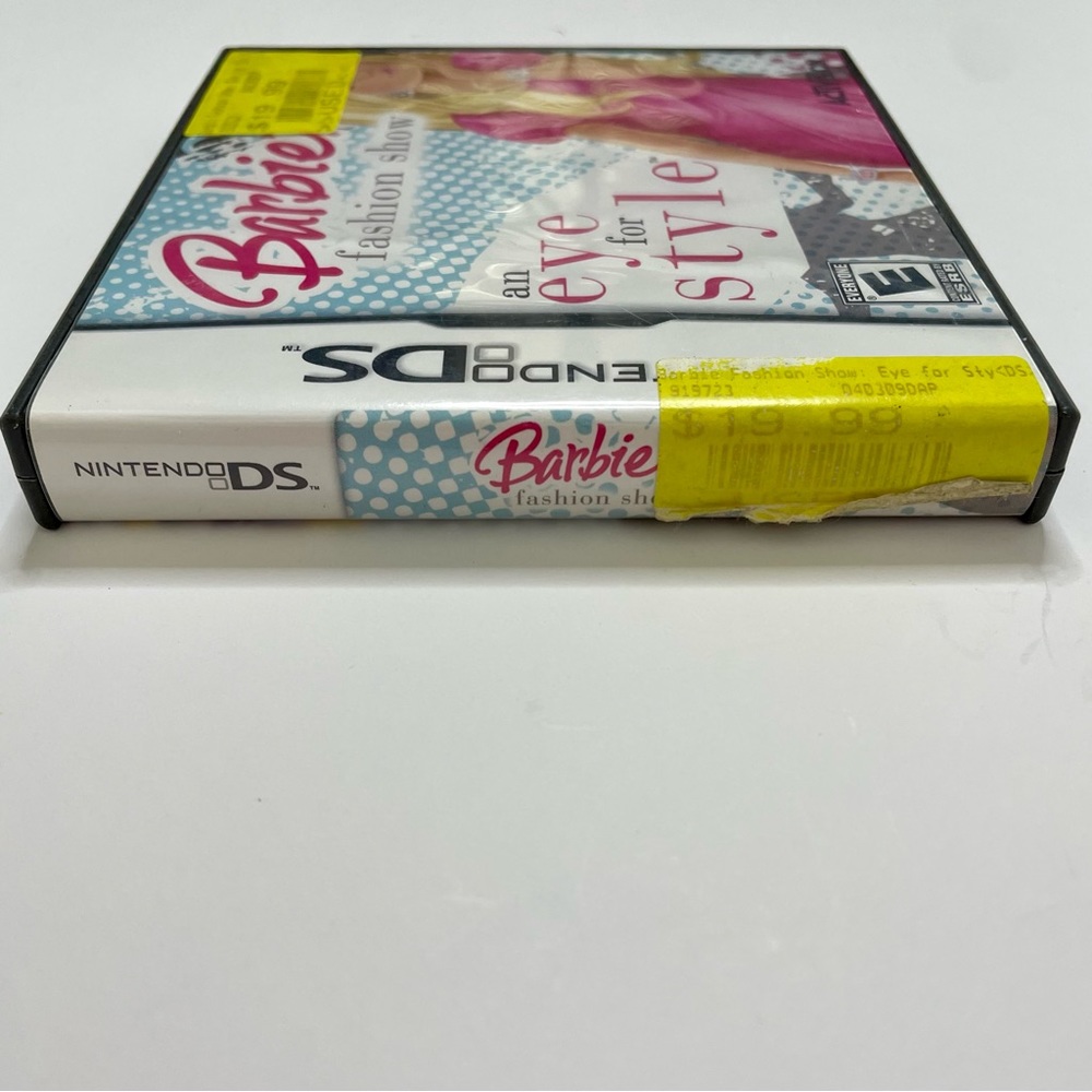 Nintendo DS Barbie Fashion Show: An Eye for Style Catwalk Accessory Models Music - Picture 2 of 8